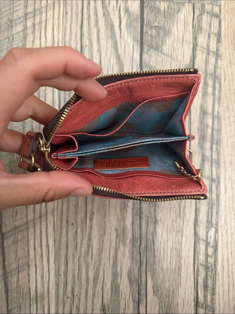 Hobo turnlock wallet